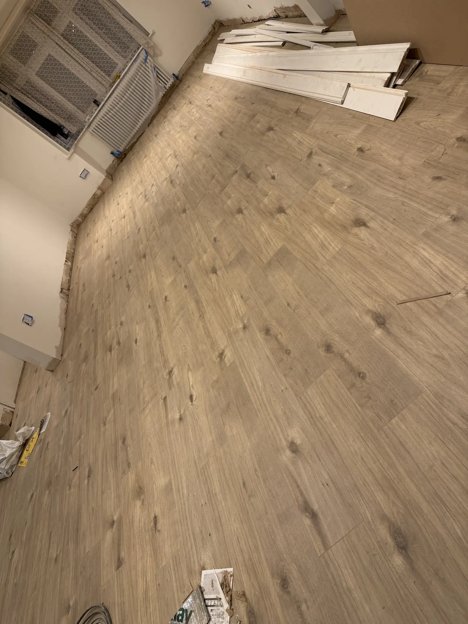 Professional laminate flooring installation 1