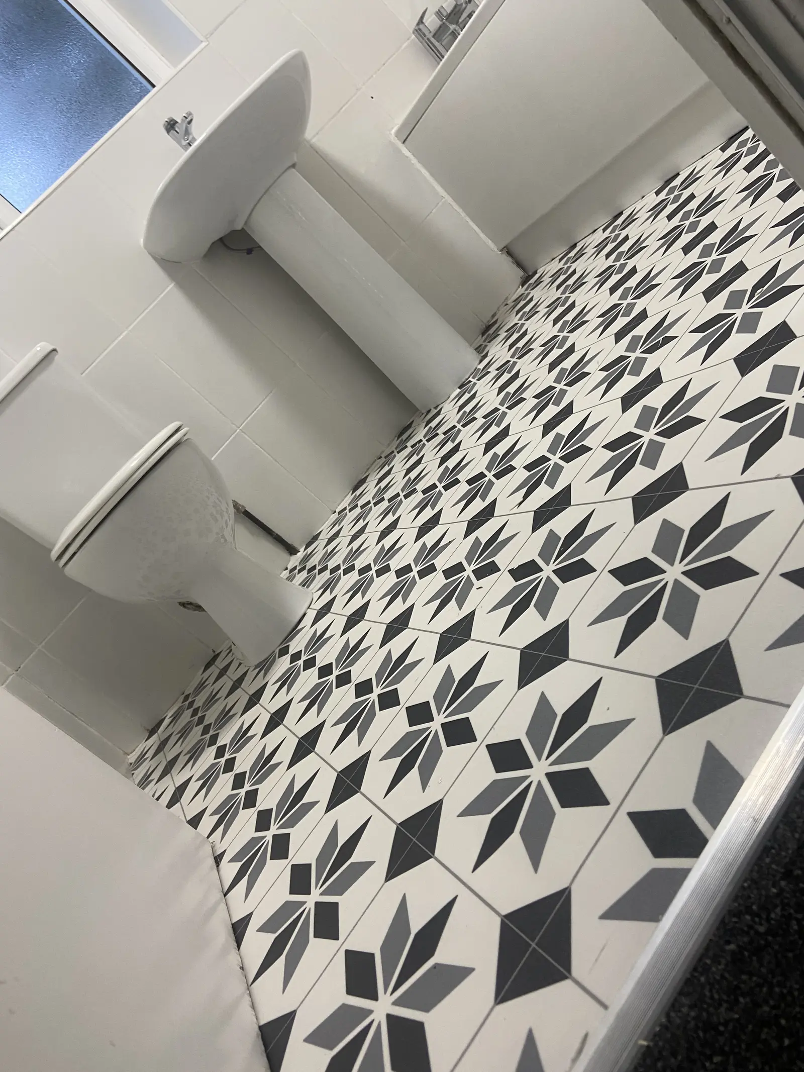 Professional vinyl flooring installation 10