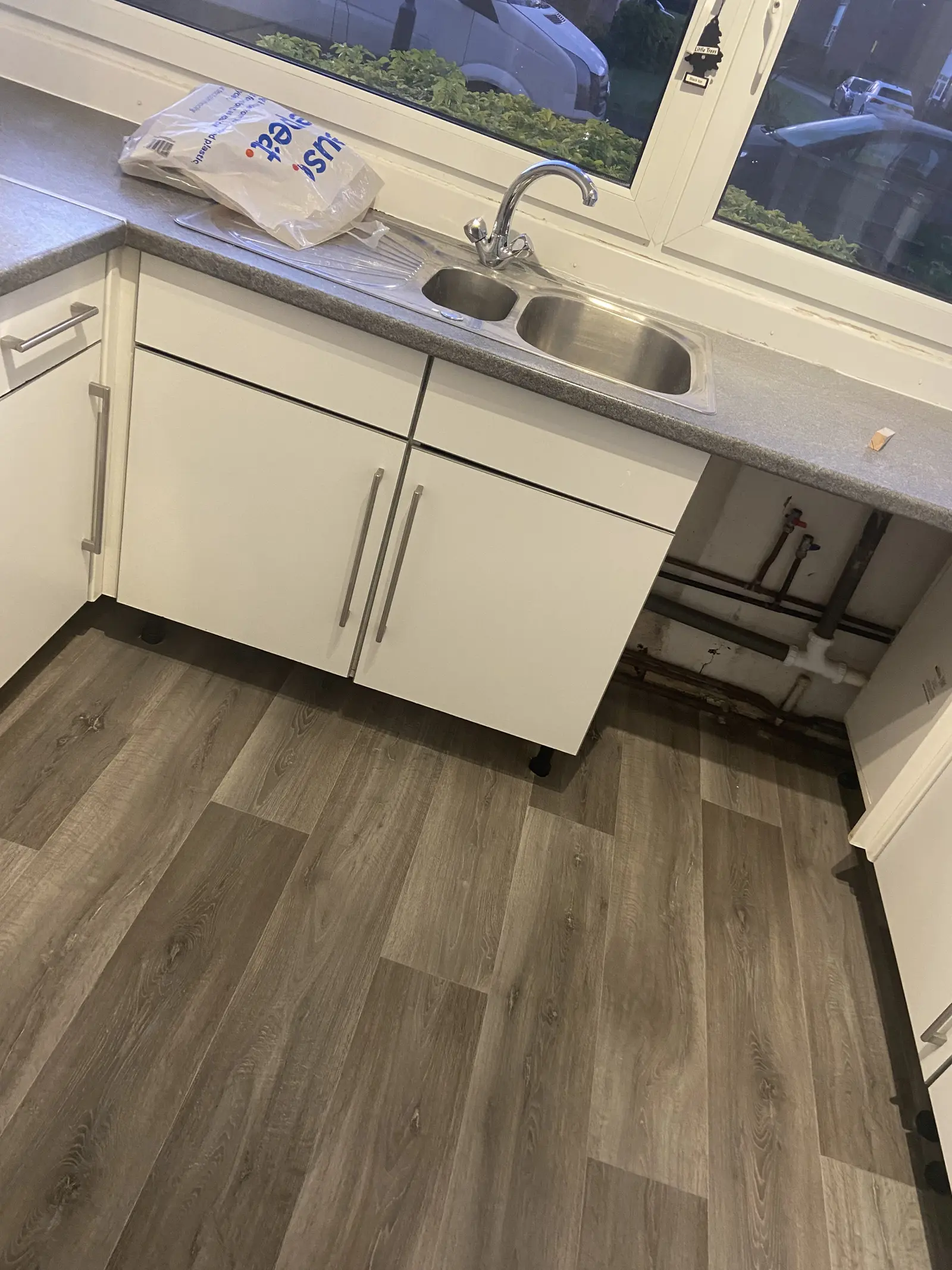 Professional vinyl flooring installation 7